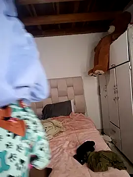 Snapshot of Zaira_Rose_ chatting on April 13, 2026, 5:35 am Zaira Rose online show from April 13, 2026, 5:35 am