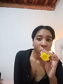 Snapshot of Zaira_Rose_ chatting on June 25, 2026, 1:27 am Zaira Rose online show from June 25, 2026, 1:27 am