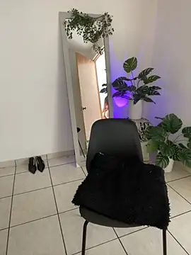 meli ortiz  online show from November 4, 2025, 4:17 pm