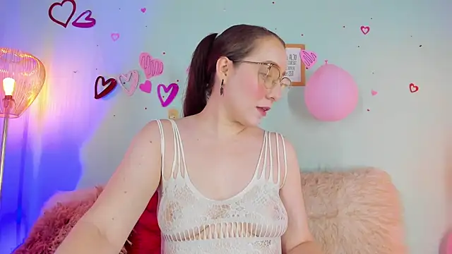 Snapshot of julietha_bianco_ chatting on February 18, 2025, 12:17 pm julietha bianco  online show from February 18, 2025, 12:17 pm