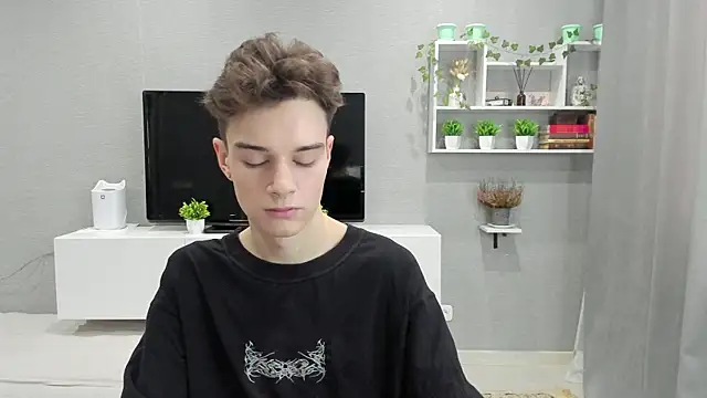 Snapshot of avegothy- chatting on February 14, 2025, 12:36 pm avegothy- online show from February 14, 2025, 12:36 pm