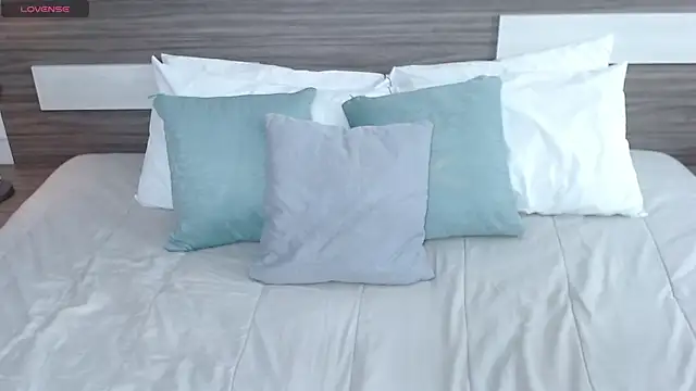 Liiamthompson online show from January 19, 2026, 10:30 am