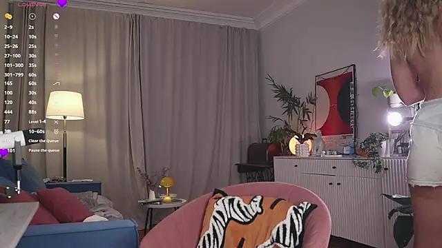 WhiteAnni online show from December 15, 2025, 4:17 am