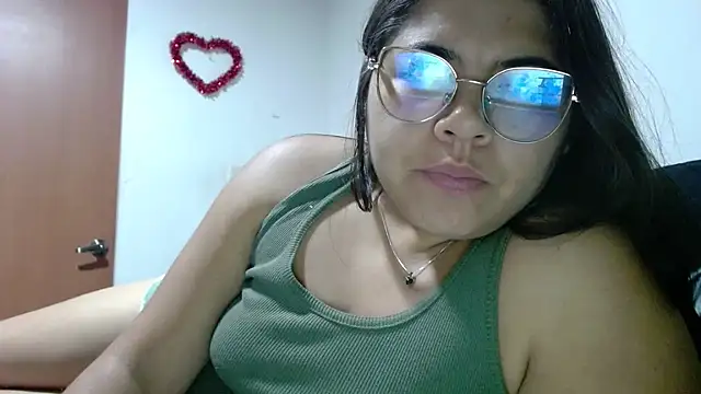 viccky vick online show from October 23, 2025, 2:33 am