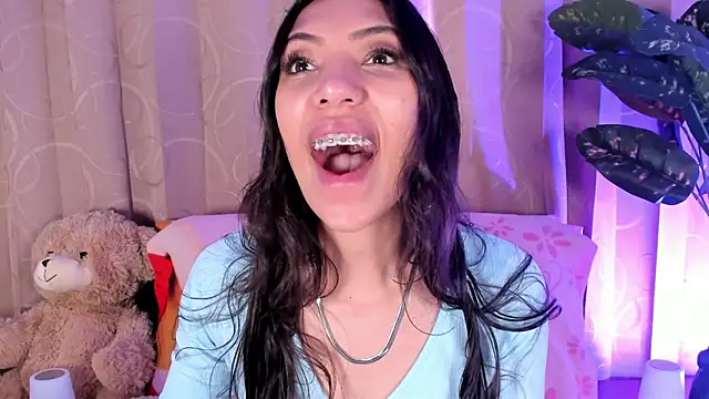 Snapshot of Miss_veronicaa2 chatting on March 25, 2026, 1:06 pm Miss veronicaa2 online show from March 25, 2026, 1:06 pm