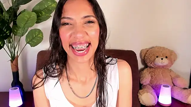 Snapshot of Miss_veronicaa2 chatting on March 27, 2026, 1:33 pm Miss veronicaa2 online show from March 27, 2026, 1:33 pm