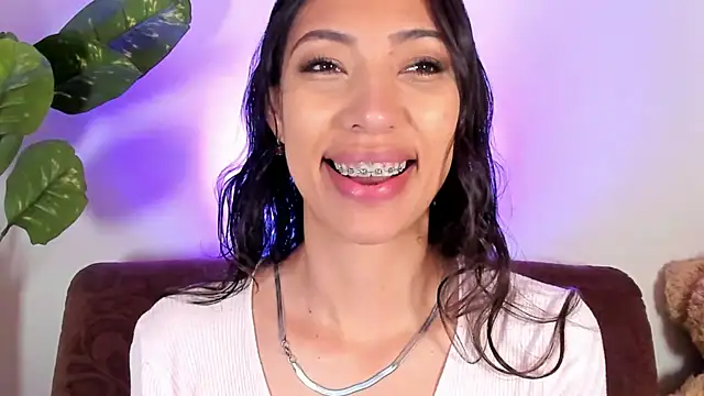 Snapshot of Miss_veronicaa2 chatting on March 31, 2026, 1:33 pm Miss veronicaa2 online show from March 31, 2026, 1:33 pm