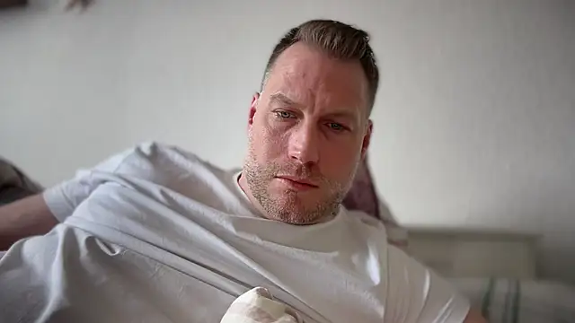 Snapshot of Christian87xxx chatting on April 2, 2026, 2:58 pm Christian87xxx online show from April 2, 2026, 2:58 pm