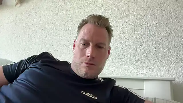 Snapshot of Christian87xxx chatting on May 3, 2026, 10:43 am Christian87xxx online show from May 3, 2026, 10:43 am
