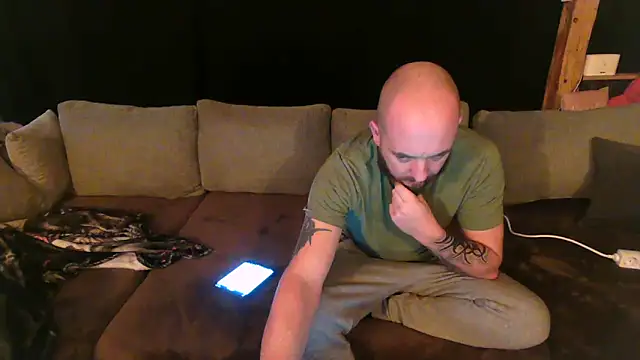 Snapshot of Chester_2006 chatting on February 5, 2025, 6:46 am Chester 2006 online show from February 5, 2025, 6:46 am