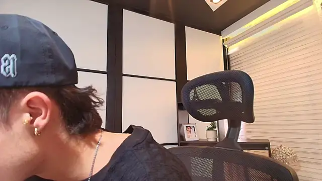 marcuscollins1  online show from March 22, 2025, 2:14 pm