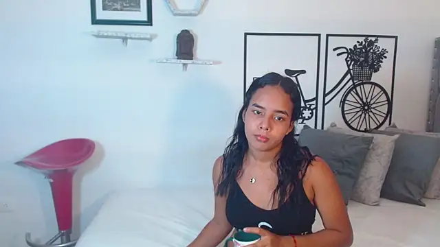 Snapshot of Roxy_Stonee chatting on February 10, 2025, 7:17 pm Roxy Stonee online show from February 10, 2025, 7:17 pm