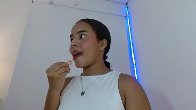 Snapshot of Roxy_Stonee chatting on September 24, 2025, 8:12 pm Roxy Stonee online show from September 24, 2025, 8:12 pm