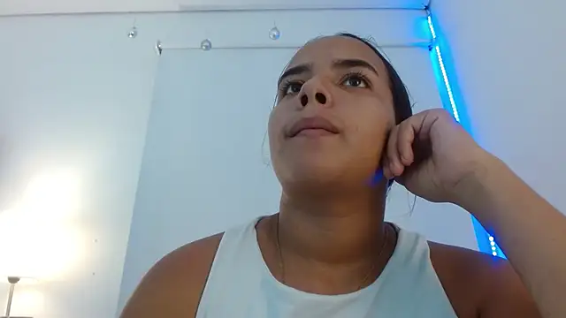 Snapshot of Roxy_Stonee chatting on September 30, 2025, 7:19 pm Roxy Stonee online show from September 30, 2025, 7:19 pm