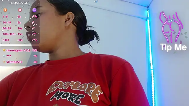 Snapshot of Roxy_Stonee chatting on October 9, 2025, 7:34 pm Roxy Stonee online show from October 9, 2025, 7:34 pm
