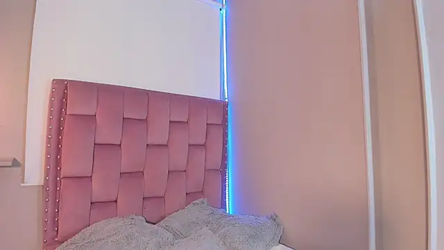 Roxy Stonee online show from March 25, 2026, 7:31 pm