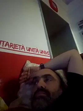 fuocovivo4 online show from February 16, 2025, 10:32 pm