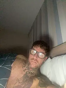 Snapshot of Jamesdeanmcqueen chatting on November 4, 2025, 11:26 pm Jamesdeanmcqueen online show from November 4, 2025, 11:26 pm