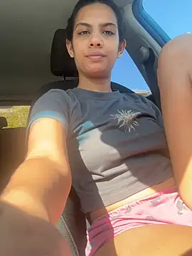 Snapshot of Liyah_19 chatting on February 20, 2026, 3:34 pm Liyah 19 online show from February 20, 2026, 3:34 pm