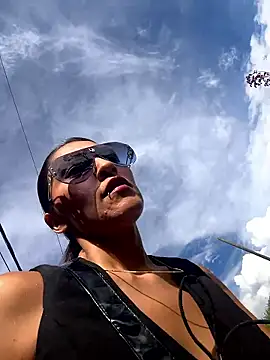 Sofiadelacruz online show from April 18, 2026, 9:04 pm