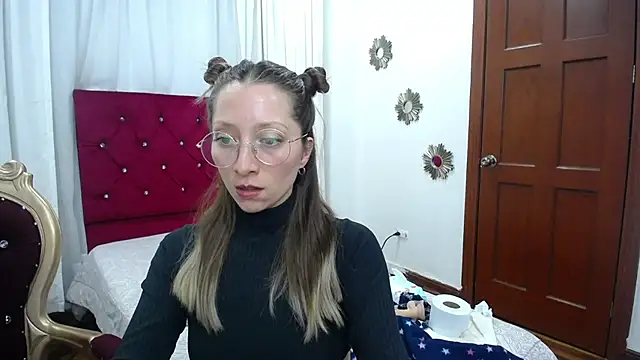 Snapshot of Carlin_Diaz chatting on March 9, 2025, 3:01 am Carlin Diaz online show from March 9, 2025, 3:01 am