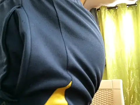 Snapshot of indianhairybull chatting on March 12, 2025, 4:30 am indianhairybull online show from March 12, 2025, 4:30 am