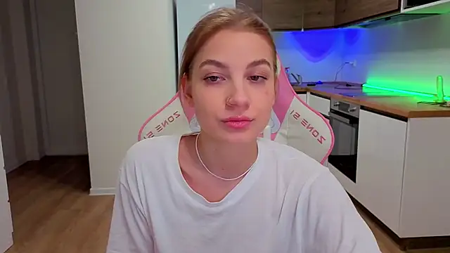 Enjoy everymoment  online show from April 10, 2026, 8:13 pm