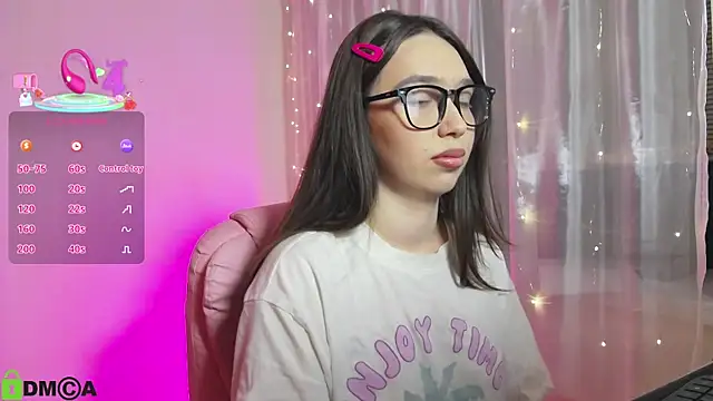 Snapshot of Arianahot777 chatting on September 20, 2025, 8:32 pm Arianahot777 online show from September 20, 2025, 8:32 pm