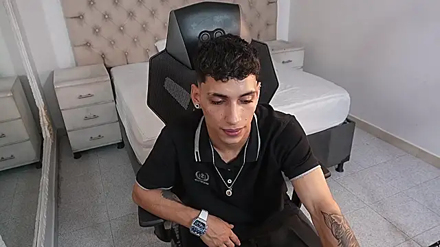 JhoanLeandro online show from February 10, 2026, 6:28 am