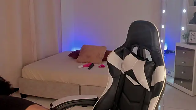 leahaltomm online show from February 16, 2025, 7:05 pm