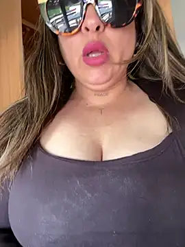 Snapshot of laarti chatting on May 17, 2026, 10:11 am laarti online show from May 17, 2026, 10:11 am