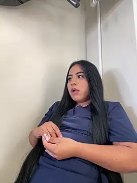 lamaravilla 08 online show from March 18, 2026, 6:33 pm