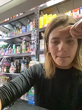 Andrea18 blonde online show from April 4, 2026, 4:37 pm