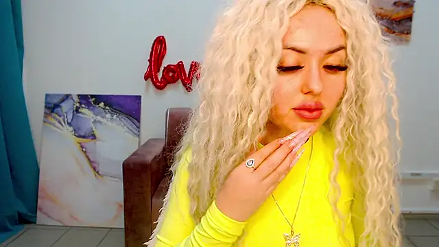 MissisCaty online show from February 9, 2025, 10:43 pm