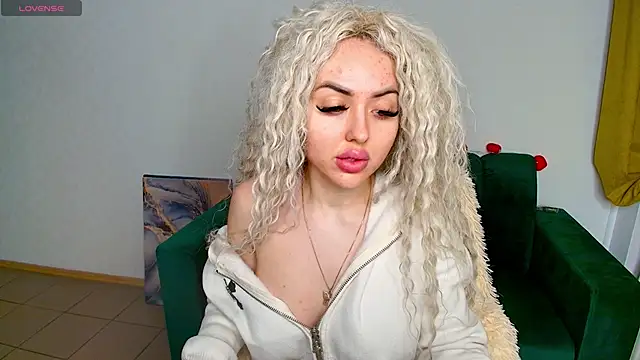 MissisCaty online show from February 11, 2025, 7:48 pm