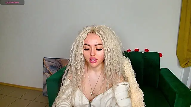 MissisCaty online show from February 11, 2025, 11:12 pm