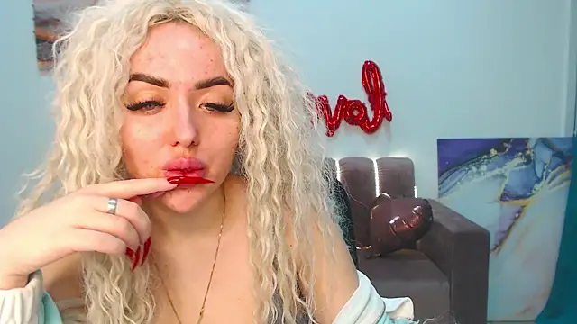 MissisCaty online show from February 13, 2025, 7:42 pm