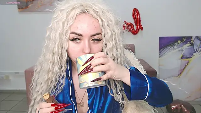 MissisCaty online show from February 16, 2025, 4:09 am