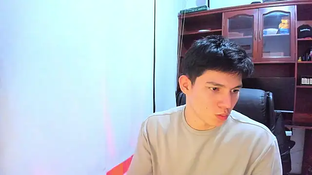 JamesCr  online show from February 5, 2025, 10:19 am