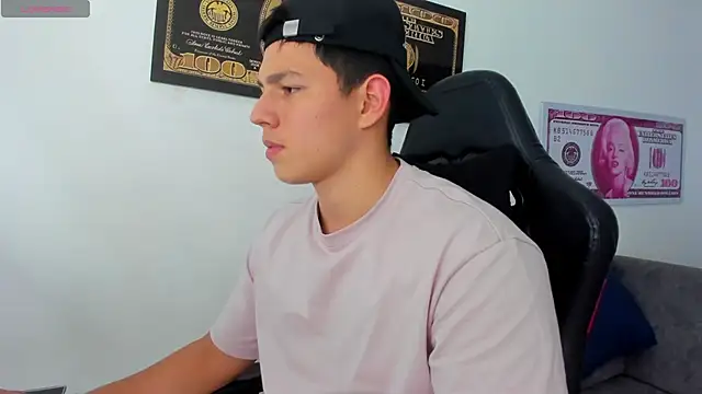 JamesCr  online show from March 15, 2025, 7:48 pm