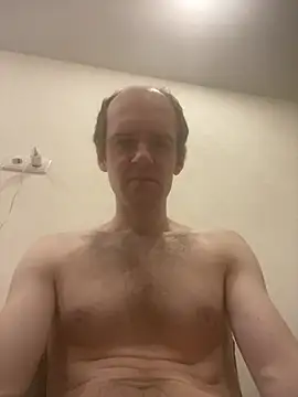 LynnAhNight online show from February 24, 2025, 3:23 am