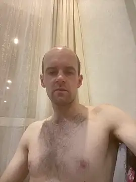 LynnAhNight online show from November 13, 2025, 3:05 am