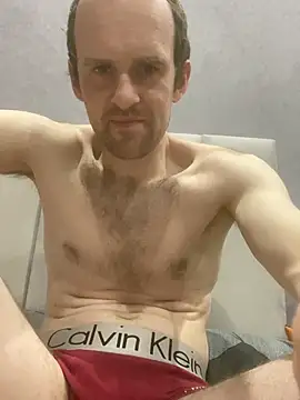 LynnAhNight online show from April 14, 2026, 5:52 pm