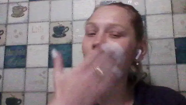 Snapshot of Anna_wey chatting on April 15, 2026, 6:59 pm Anna wey online show from April 15, 2026, 6:59 pm