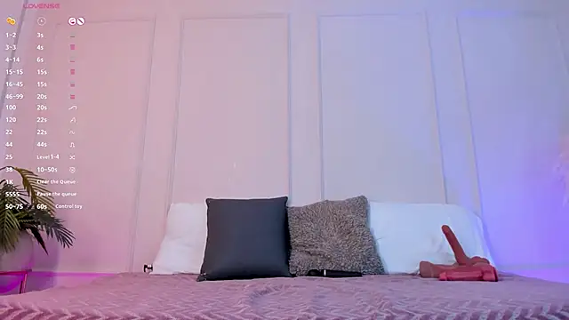 Arianasweeet online show from December 3, 2025, 7:56 pm