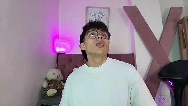 PepperTwink online show from November 18, 2025, 4:44 pm