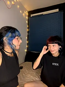 Snapshot of mavimist__ chatting on October 12, 2025, 1:37 am mavimist online show from October 12, 2025, 1:37 am