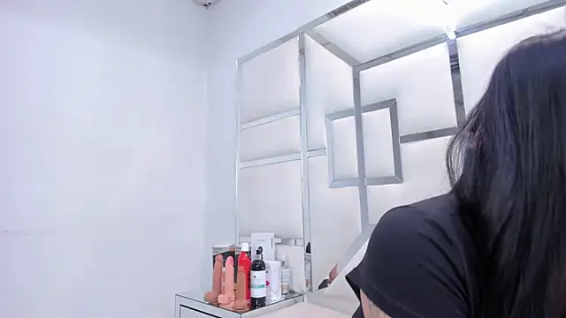 Snapshot of ZoeWan69 chatting on February 5, 2026, 2:33 pm ZoeWan69 online show from February 5, 2026, 2:33 pm