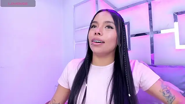 Snapshot of ZoeWan69 chatting on March 3, 2026, 2:12 pm ZoeWan69 online show from March 3, 2026, 2:12 pm