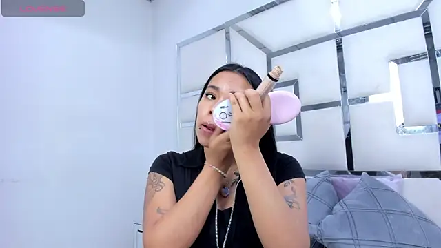 Snapshot of ZoeWan69 chatting on March 7, 2026, 12:57 pm ZoeWan69 online show from March 7, 2026, 12:57 pm